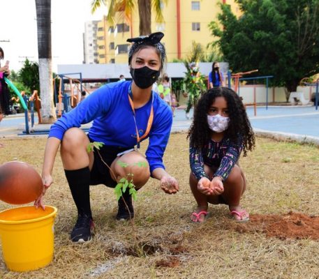 Prive Hoteis e Parques promove ação de replantio no Dia da Árvore