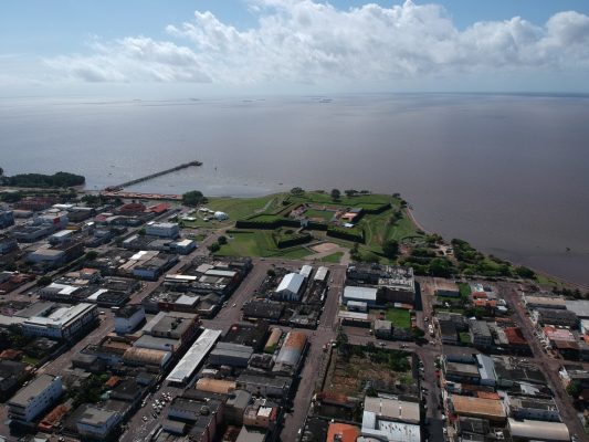 Foto aérea de Macapá com destaque para a Fortaleza São José e Rio Amazonas Giordano Santana 